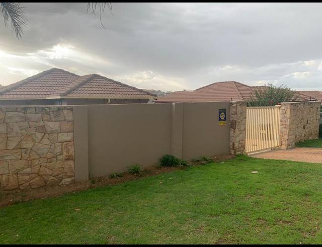 3 BEDROOM HOUSE FOR SALE IN COSMO CITY